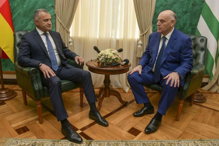 Встреча А. Бибилова и А. Бжания