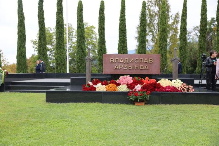 Торжественные мероприятия по случаю Дня Победы и Независимости Абхазии 