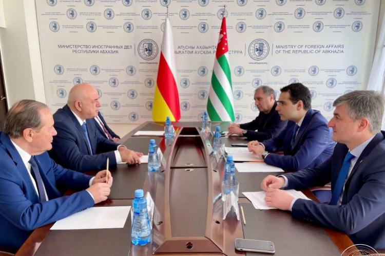 Встреча Дмитрия Медоева и Инала Ардзинба