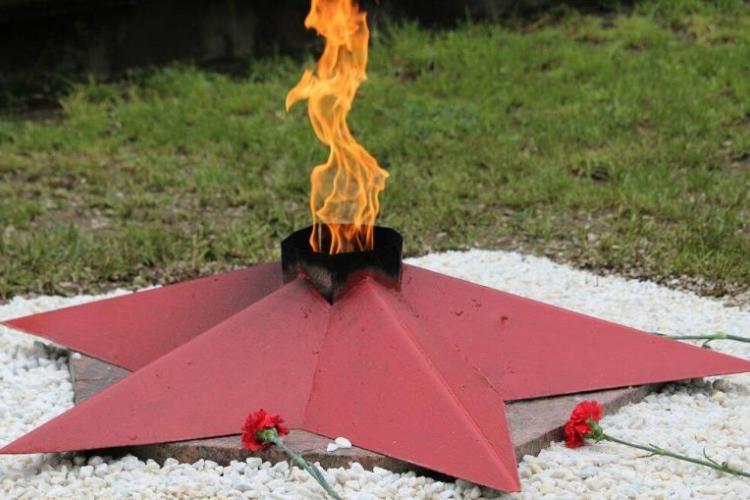 Возложение гирлянды Славы и Памяти у Вечного огня в Цхинвале