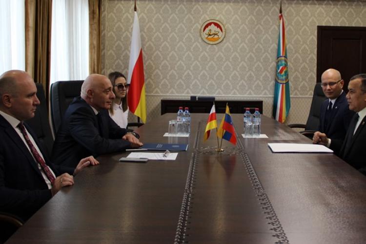 Встреча А.В. Цховребова с Послом Венесуэлы Х.Р. Саласаром Веласкесом