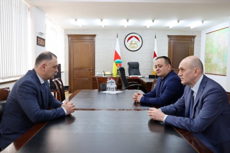 Встреча Президента Республики Южная Осетия А.Э. Гаглоева с Министром иностранных дел Республики Южная Осетия А.М. Джиоевым и Чрезвычайным и Полномочным Послом Республики Южная Осетия в Российской Федерации З.Н. Гассиевым