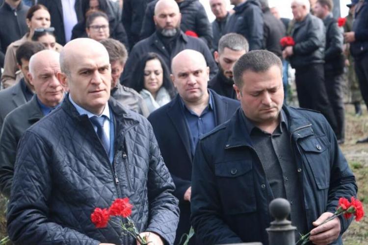 Траурный митинг памяти жертв Ередской трагедии