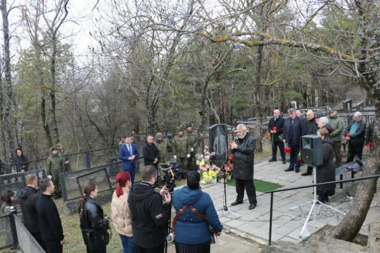 Траурный митинг памяти жертв Ередской трагедии