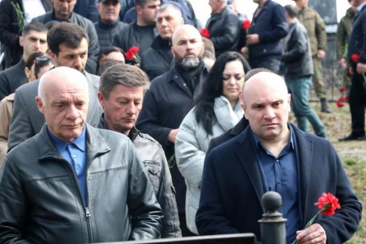 Траурный митинг памяти жертв Ередской трагедии