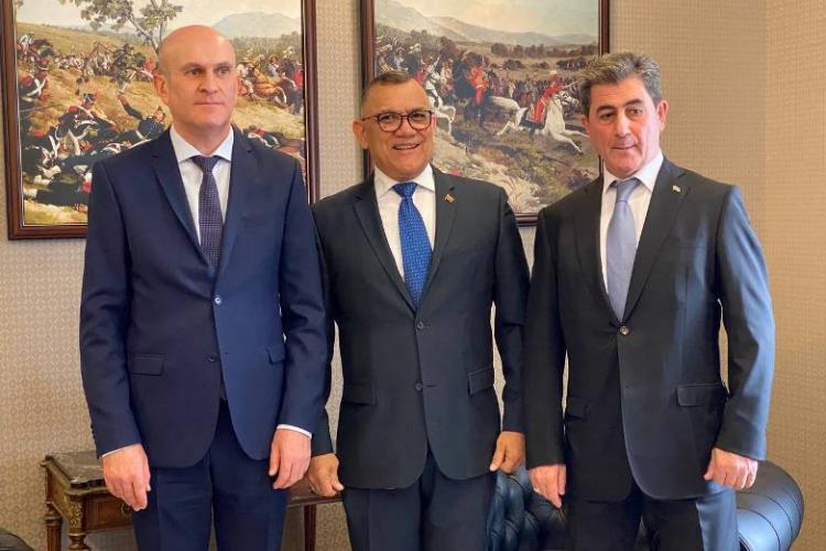 Встреча Министра иностранных дел Республики Южная Осетия А.М. Джиоева с Чрезвычайным и Полномочным Послом Боливарианской Республики Венесуэла в Республике Южная Осетия Х.Р. Саласаром Веласкесом