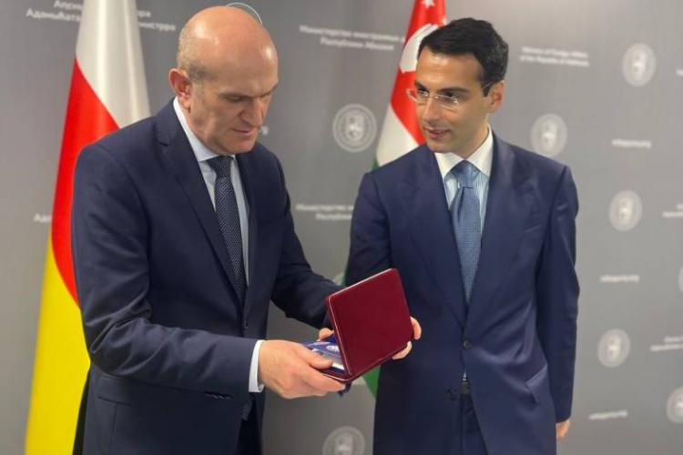 Встреча Министра иностранных дел Республики Южная Осетия А.М. Джиоева с Министром иностранных дел Республики Абхазия И.Б. Ардзинба