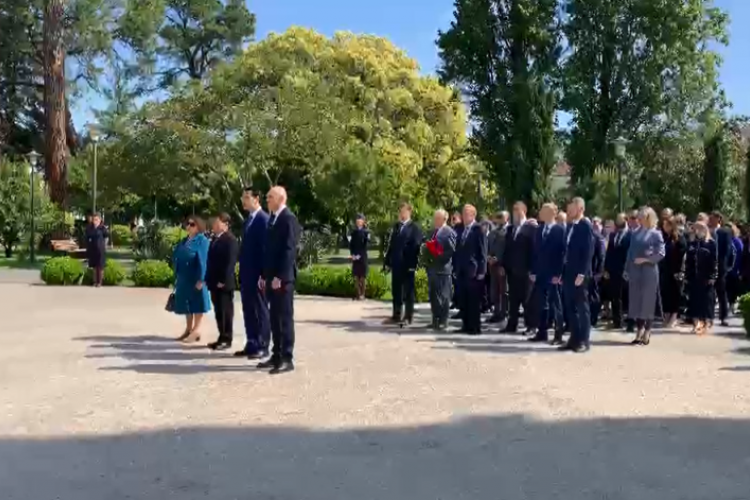 Церемония возложения цветов к Мемориалу погибшим в Отечественной войне народа Абхазии 1992-1993 гг.