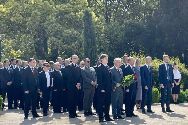 Церемония возложения цветов к Мемориалу погибшим в Отечественной войне народа Абхазии 1992-1993 гг.