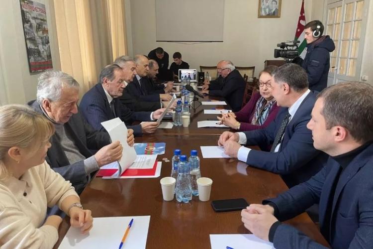 Чрезвычайный и Полномочный Посол Южной Осетии в Абхазии О.И. Боциев принял участие в работе круглого стола, посвященного 31-й годовщине подписания Договора о дружбе и сотрудничестве между Абхазией и Приднестровьем