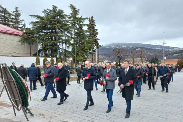 Торжественная церемония возложения венков и цветов ко Дню защитника Отечества