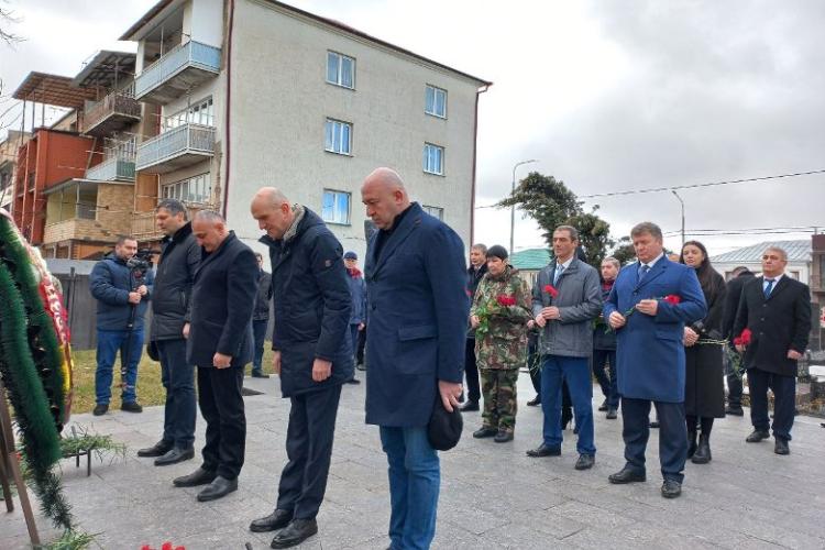 Торжественная церемония возложения венков и цветов ко Дню защитника Отечества