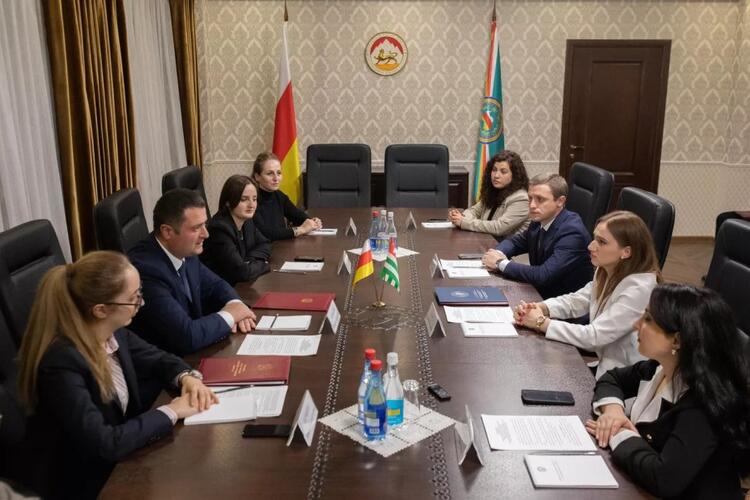 Двусторонние консультации и подписание Меморандума о сотрудничестве между СМД МИД Южной Осетии и МИД Абхазии