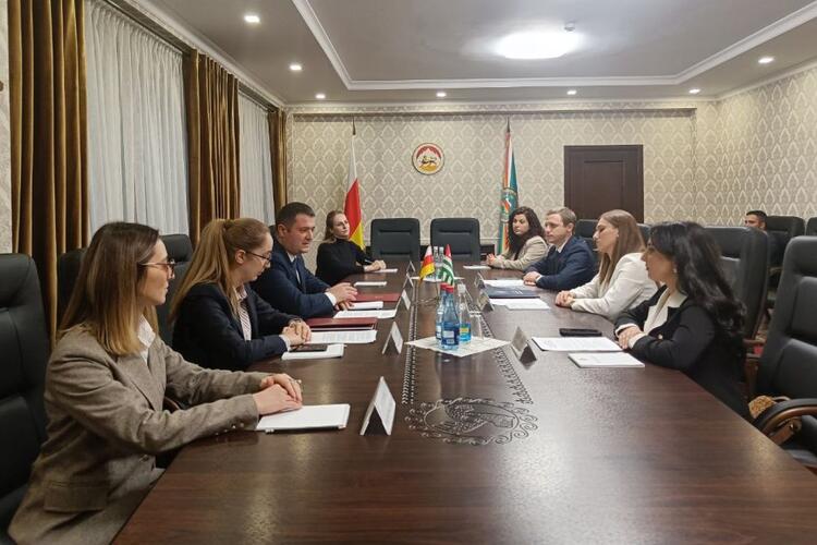 Двусторонние консультации и подписание Меморандума о сотрудничестве между СМД МИД Южной Осетии и МИД Абхазии