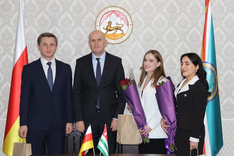 Двусторонние консультации и подписание Меморандума о сотрудничестве между СМД МИД Южной Осетии и МИД Абхазии