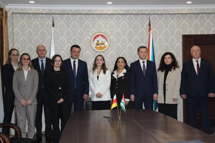 Двусторонние консультации и подписание Меморандума о сотрудничестве между СМД МИД Южной Осетии и МИД Абхазии