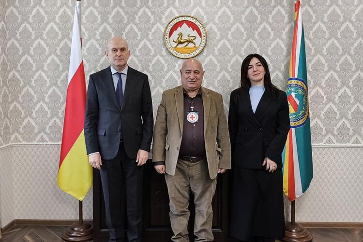 Встреча Ахсара Джиоева с Главой Представительства МККК в РЮО