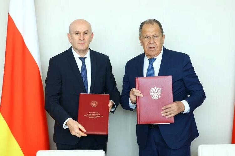 Министры иностранных дел Южной Осетии и России А.М. Джиоев и С.В. Лавров подписали План консультаций
