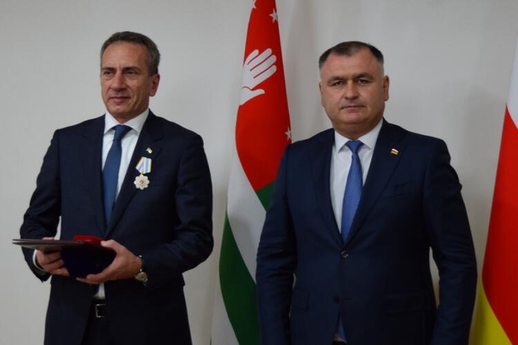 Встреча Президента РЮО А. Гаглоева с делегацией МИД Абхазии 