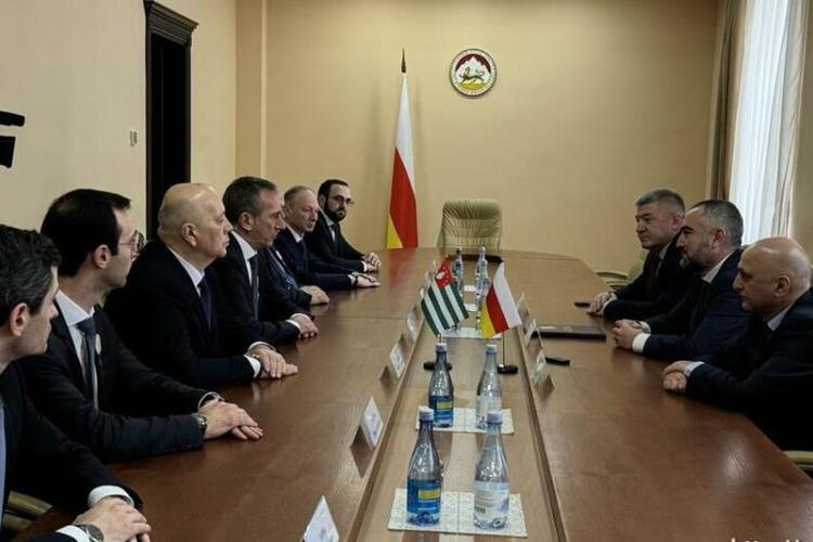 Встреча Председателя Парламента РЮО с делегацией МИД РА