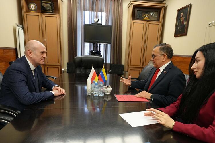 Встреча А.М. Джиоева и Х.Р. Саласара Веласкеса