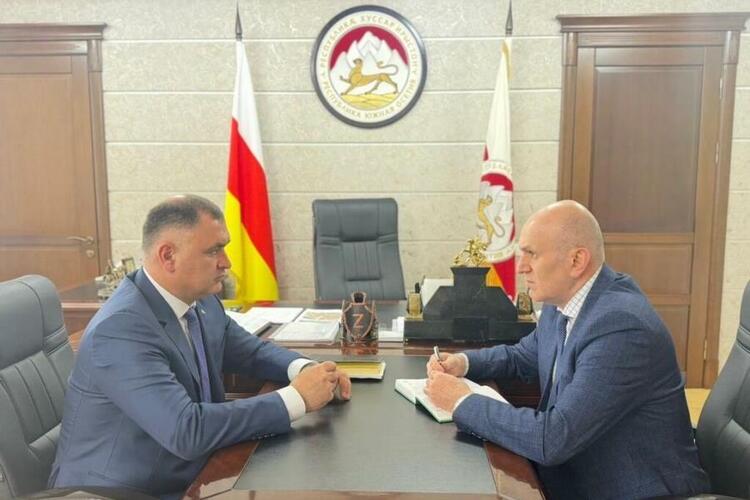 Встреча Президента РЮО А.Э. Гаглоева с Министром иностранных дел РЮО А.М. Джиоевым