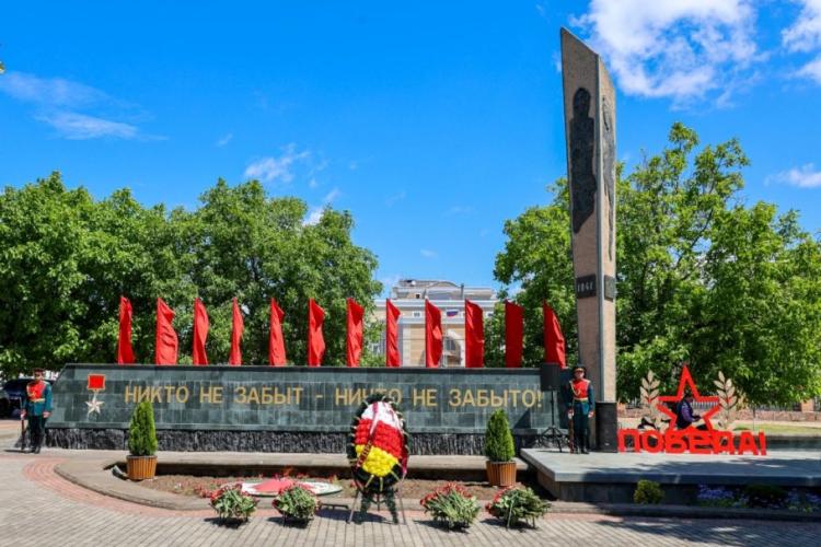 Церемония возложения венков и цветов