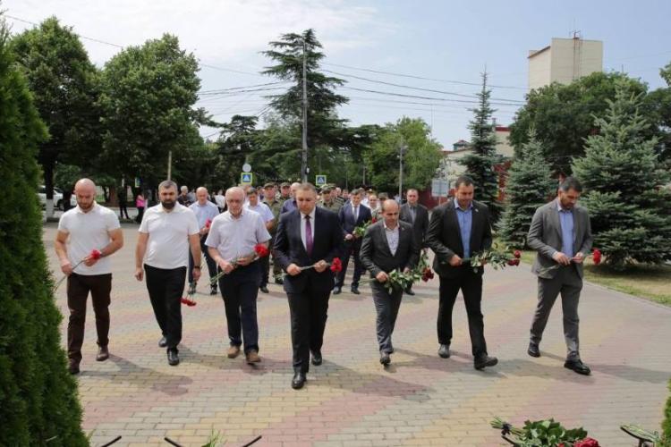 Церемония возложения цветов