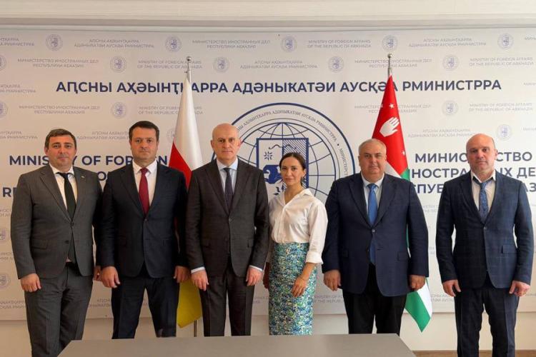 Встреча Министра иностранных дел Республики Южная Осетия А.М. Джиоева и И.о. министра иностранных дел Республики Абхазия О.М. Бигвава