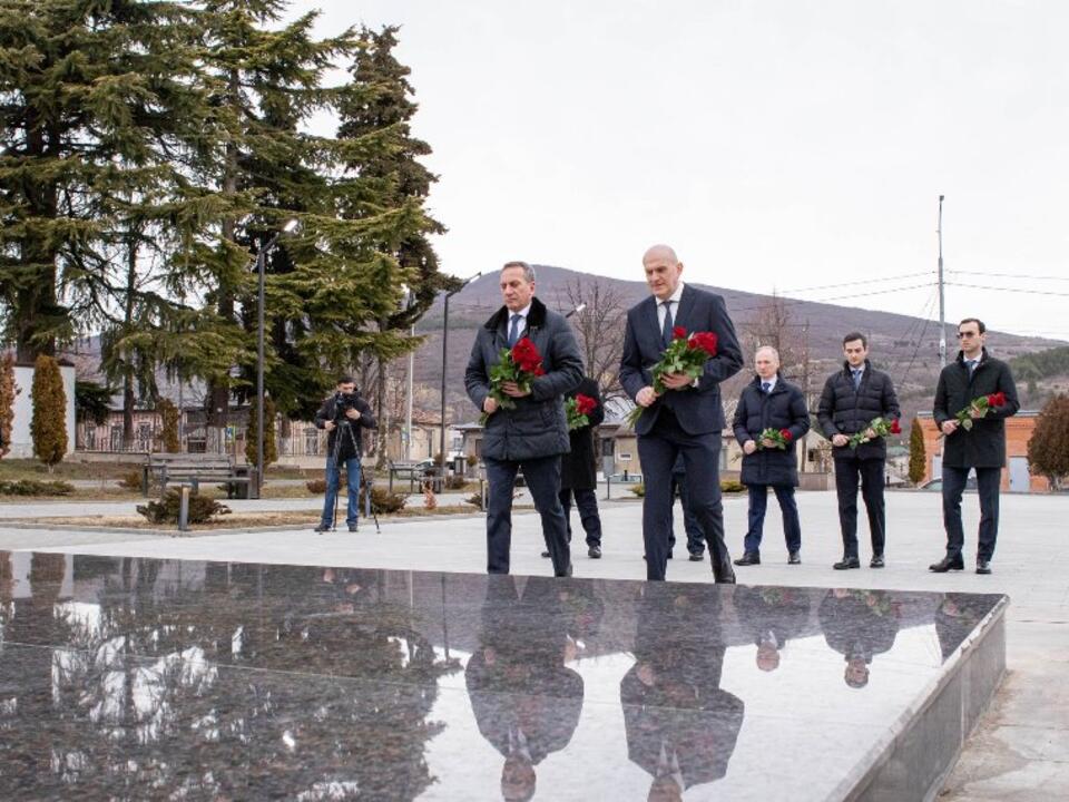 Возложение цветов к мемориальному комплексу «Защитникам Южной Осетии» в Цхинвале