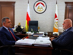 Встреча А.И. Бибилова и Д.Н. Медоева