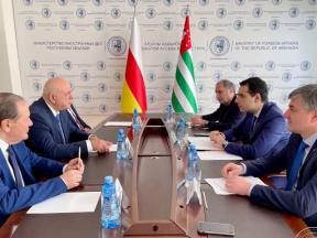 Встреча Дмитрия Медоева и Инала Ардзинба