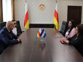 Встреча Министра иностранных дел Южной Осетии Дмитрия Медоева с Чрезвычайным и Полномочным Послом Никарагуа в Южной Осетии Альбой Асусеной Торрес Мехия