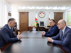 Встреча Президента Республики Южная Осетия А.Э. Гаглоева с Министром иностранных дел Республики Южная Осетия А.М. Джиоевым и Чрезвычайным и Полномочным Послом Республики Южная Осетия в Российской Федерации З.Н. Гассиевым