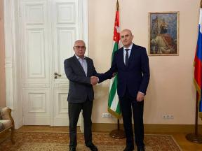 Встреча Министра иностранных дел Республики Южная Осетия А.М. Джиоева с Чрезвычайным и Полномочным Послом Республики Абхазия в Российской Федерации А.А. Квициниа