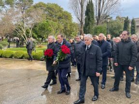 Церемония возложения цветов в Парке Славы в Сухуме