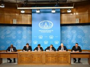 А.М. Джиоев и З.Н. Гассиев оставили запись в книге соболезнований