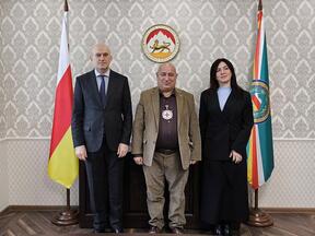 Встреча Ахсара Джиоева с Главой Представительства МККК в РЮО