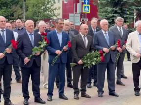 Церемония возложения цветов