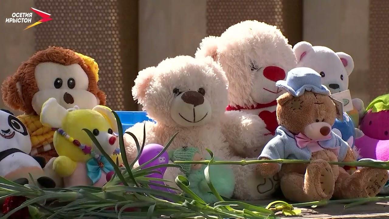 Embedded thumbnail for Флейтистка из Сан-Марино Моника Морони, Представитель МИД РЮО в Италии Мауро Мурджа и Лука Пингиторе о трагедии в Беслане