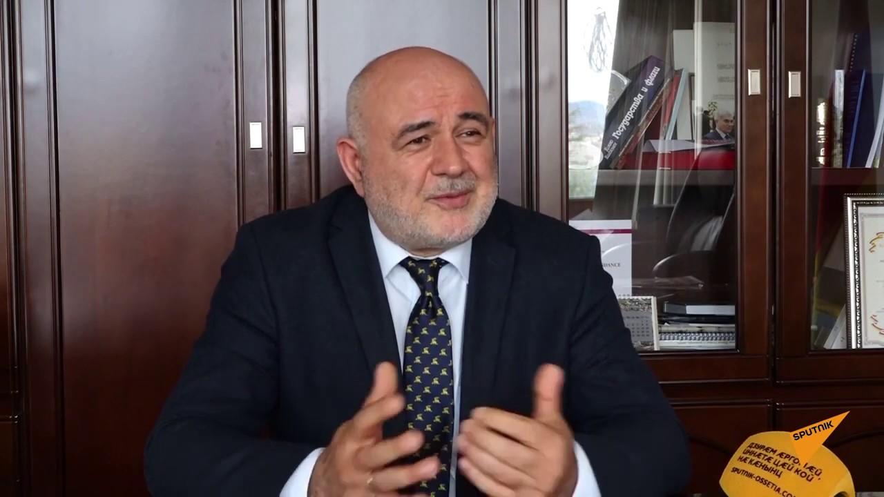 Embedded thumbnail for Министр иностранных дел Южной Осетии Дмитрий Медоев – проект пресс-центров Sputnik «Фронтовая перекличка»