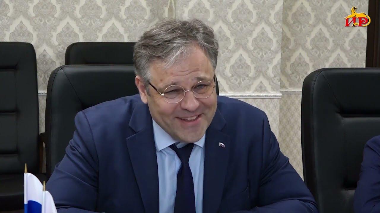 Embedded thumbnail for Встреча Министра иностранных дел Южной Осетии А.М. Джиоева и Посла по особым поручениям Министерства иностранных дел России Р.В. Мирошника (репортаж ГТРК «Ир» на осет.)