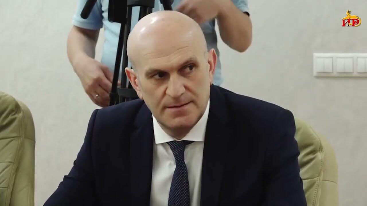 Embedded thumbnail for Президент РЮО А. Гаглоев поздравил руководство и коллектив Министерства иностранных дел РЮО с профессиональным праздником (репортаж ГТРК Ир)